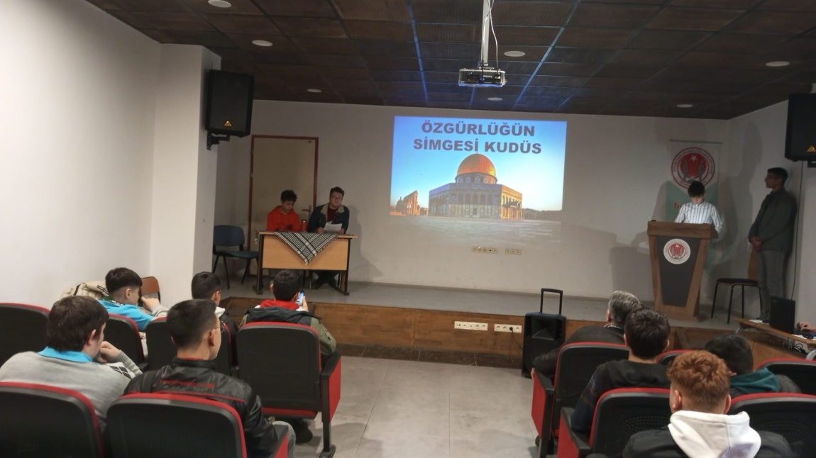 Okulumuz Tarih Kulübü Filistin Konulu Panel Düzenledi